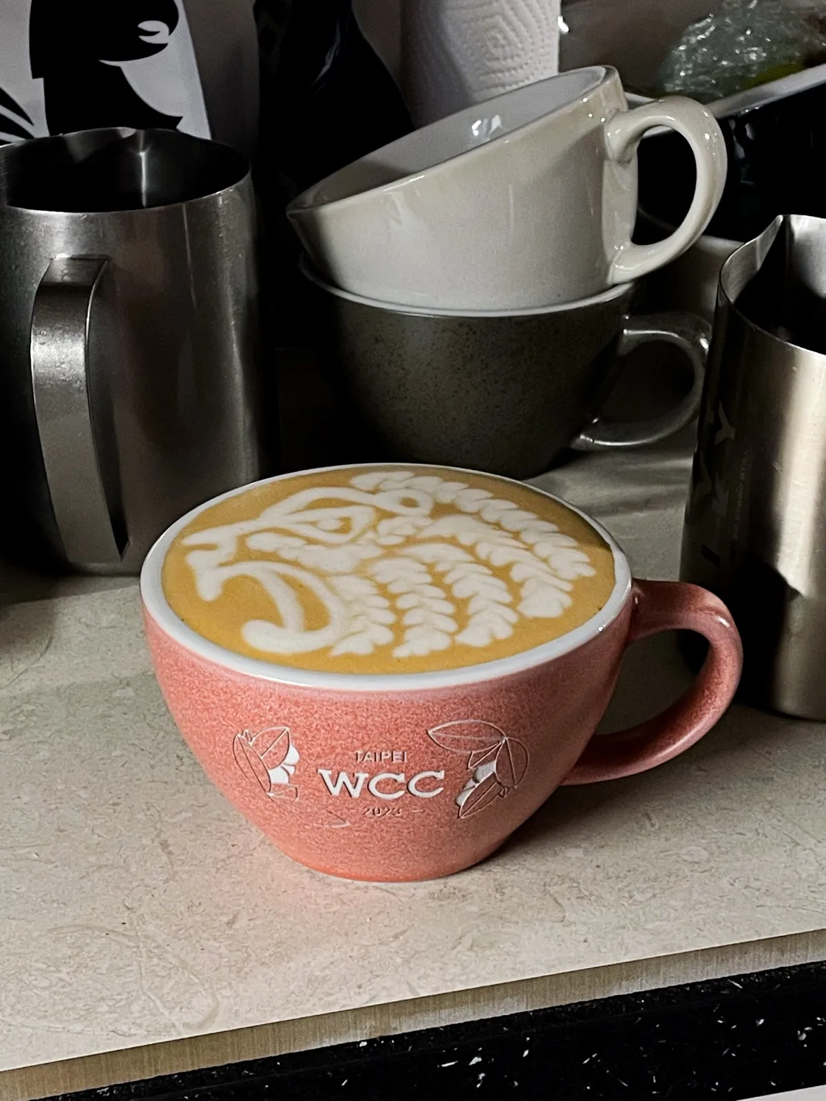 Lion latte art poured with Oatly oat milk — Julia Bergenstråle